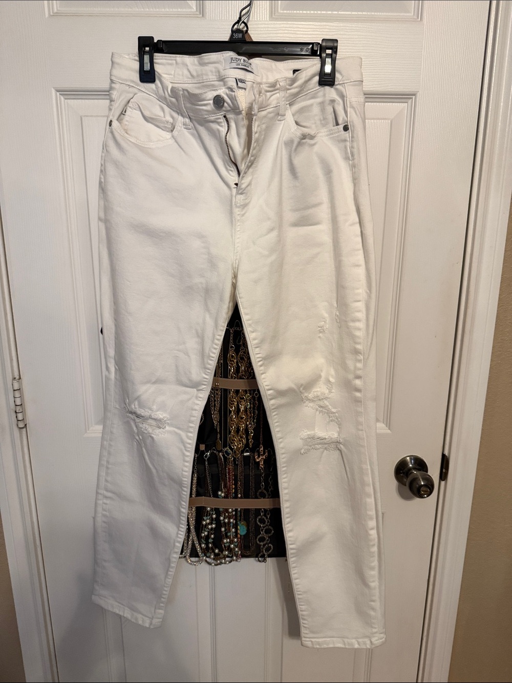 Judy Blue off White Distressed Skinny Jeans. Size 15/32.